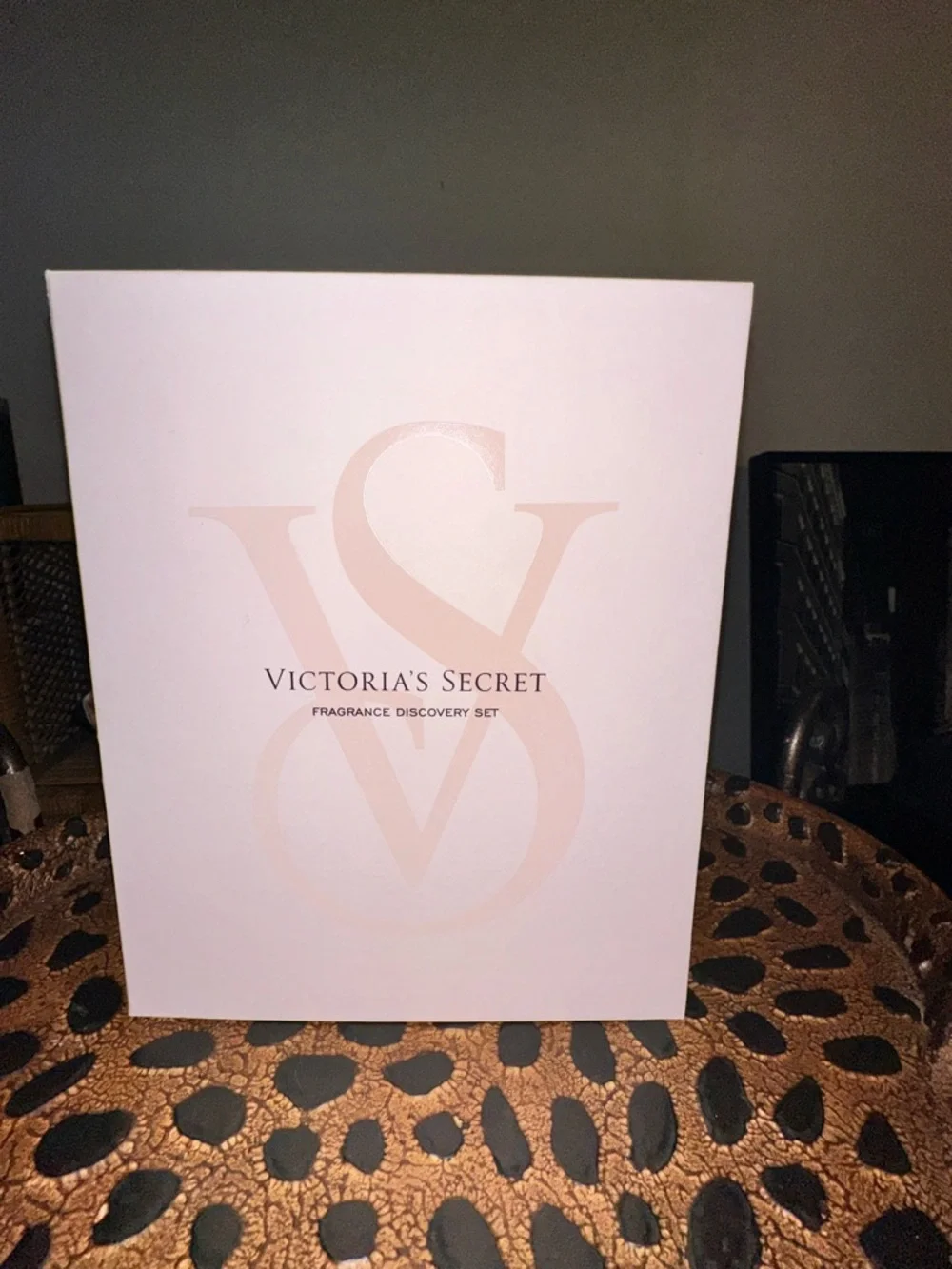 Victoria's Secret Fragrance Discovery Set - White & Cream Packaging - Picture 7 of 7